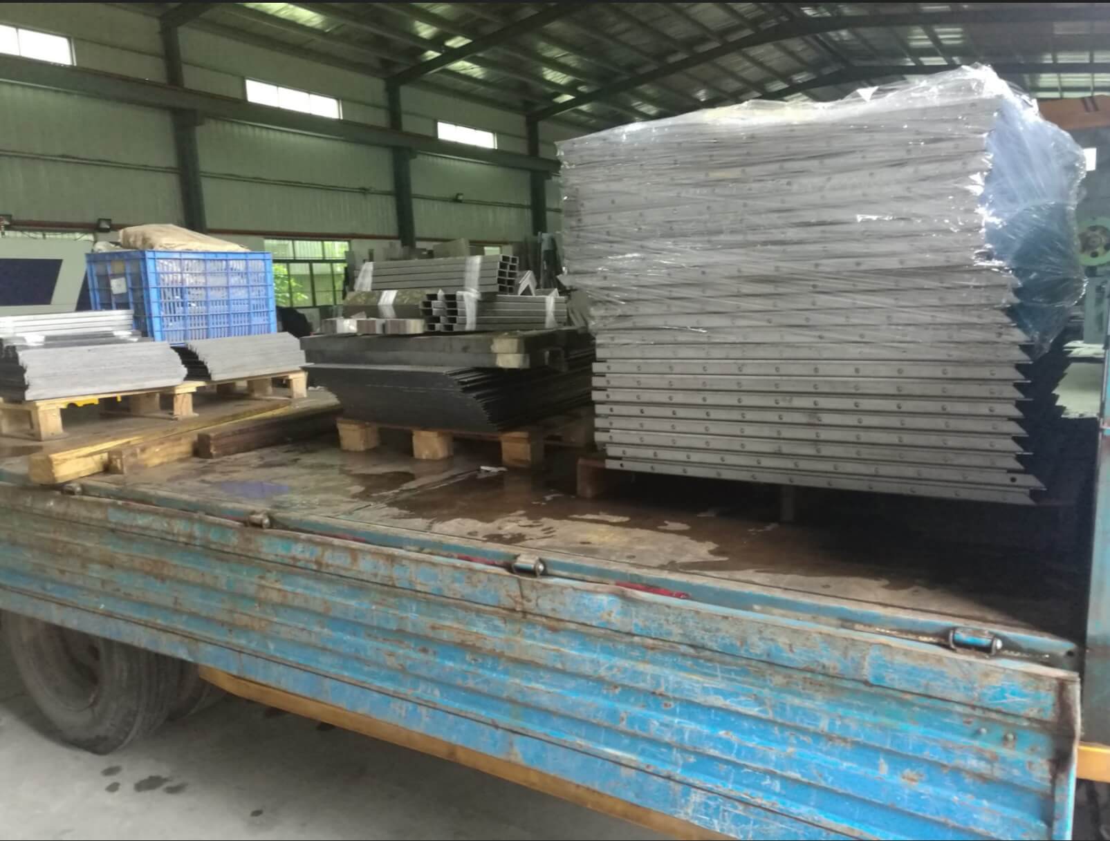 你在考場(chǎng)的氛圍里汗如雨下，我在東莞天航激光加工廠熱火朝天！